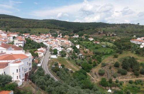 Alegrete House | Elegant Casa do Castelo: Rated 9/10 with Kitchen Amenities
