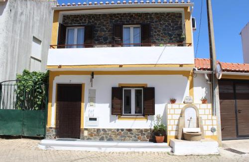 Foz do Cobrao House | Child-Friendly Retreat at Casa do Chafariz - Rated 9/10