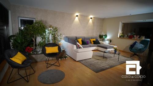 Batalha House | Discover Casa Do Colipo: Family-Friendly Oceanfront Getaway