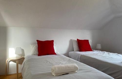 Cova da Piedade Apartment | Cozy Escape at Casa do Cristo Rei I with Great Reviews