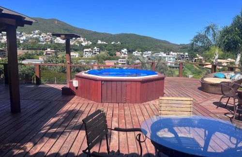 Capitolio House | Unforgettable Casa do Deck with Ocean View & Pool Access