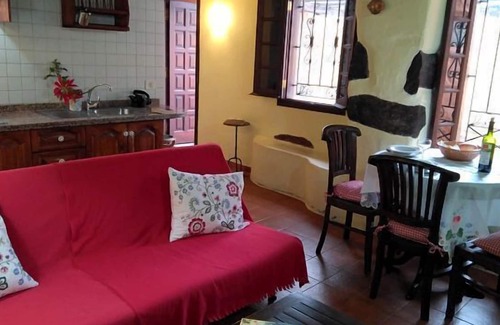 Santa Cruz de Tenerife Cottage | Relax at Casa Dos Barrancos with Oceanfront Amenities