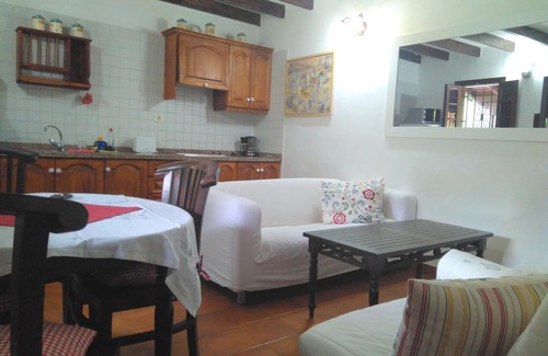 Santa Cruz de Tenerife Cottage | Relax at Casa Dos Barrancos with Oceanfront Amenities