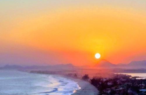 Nilo Pecanha House | Experience Casa Do Farol: Oceanfront Bliss & Pet-Friendly Stays