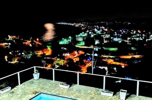 Nilo Pecanha House | Experience Casa Do Farol: Oceanfront Bliss & Pet-Friendly Stays