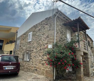 Vila Real House | Pet-Friendly Retreat at Casa do Fundo do Povo, Rated 8.7