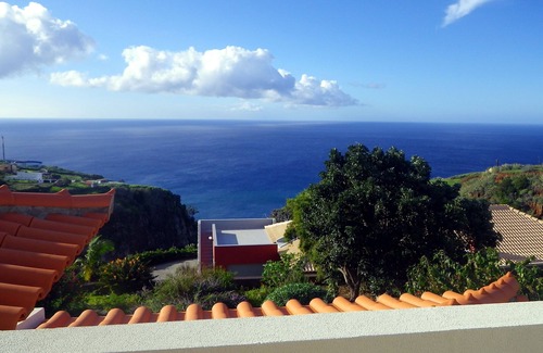 Estreito da Calheta House | Beautiful Casa do Gabriel with Ocean View and Pool Access