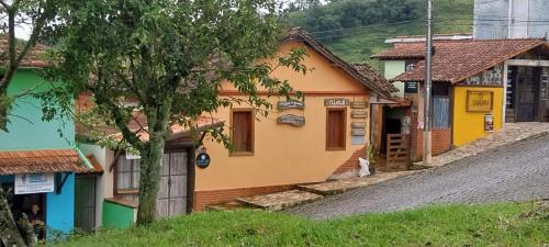 Conceicao do Ibitipoca Hotel | Discover Pousada Casa do Geninho: Family-Friendly Retreat
