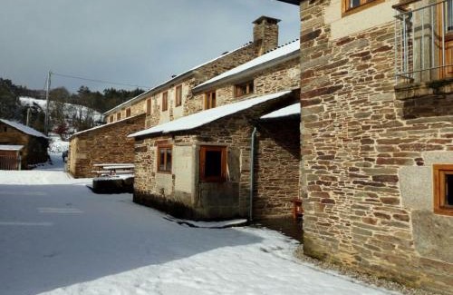 Monfero House | Welcoming Casa Do Grilo: Highly Rated with Hot Tub Access