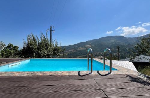 Parada House | Pet-Friendly Casa do Julien: Exceptional Mountain Getaway