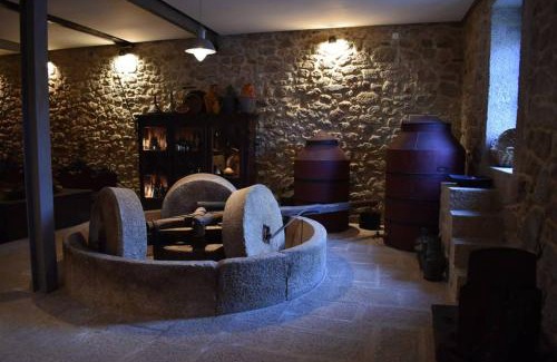 Medelim Villa | Family-Friendly Getaway at Casa do Lagar de Medelim