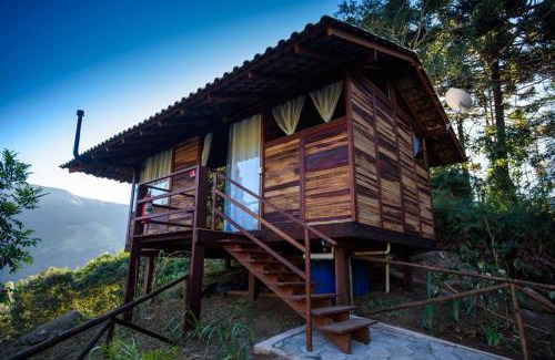 Caparao National Park House | Elegant Casa do Lago: 4-Star Retreat for Families & Pets