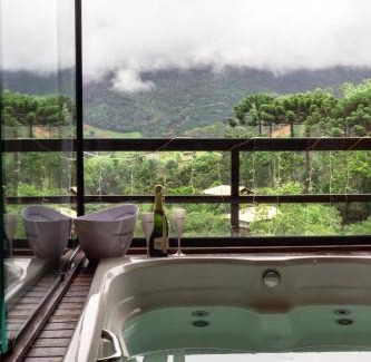 Caparao National Park House | Elegant Casa do Lago: 4-Star Retreat for Families & Pets