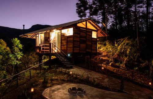 Caparao National Park House | Elegant Casa do Lago: 4-Star Retreat for Families & Pets