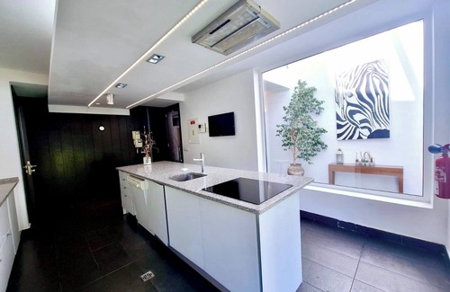 Estoi Villa | Modern Villa with Pool and Scenic Lake Views Await You
