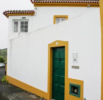 Ponta Delgada Apartment | Guest Rated Casa do Largo - Açores: Family-Friendly Retreat