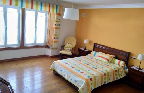 Atouguia da Baleia House | CASA DO LARGO: Family-Friendly Stay with Kitchen Access
