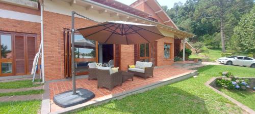 Pinto Bandeira House | Explore Casa do Lobo: Oceanfront Retreat with Pool Access