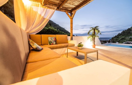 Faial Da Terra Cottage | Relax at Casa do Outeiro: Pool, Ocean View & Spa Retreat