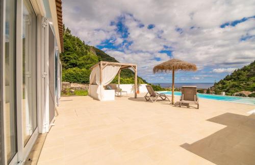 Faial Da Terra House | Inviting Casa do Outeiro with Heated Pool & Ocean Views