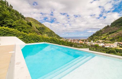 Faial Da Terra House | Inviting Casa do Outeiro with Heated Pool & Ocean Views