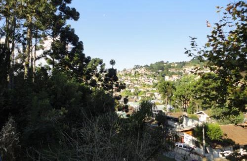 Vila Britania Apartment | Pet Friendly Casa do Passarinho with Breakfast & Fireplace
