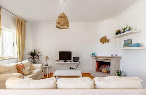 Fonte de Sesimbra Villa | Pet-Friendly Retreat at Casa do Pinhal Sesimbra - 4 Stars