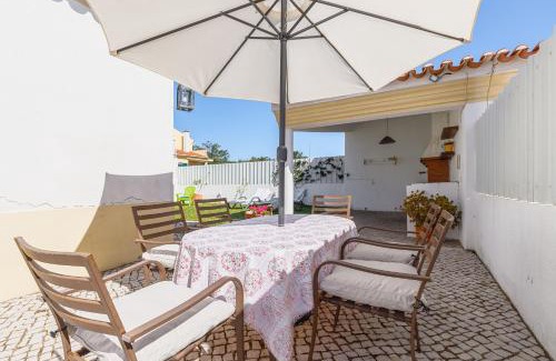 Fonte de Sesimbra Villa | Pet-Friendly Retreat at Casa do Pinhal Sesimbra - 4 Stars