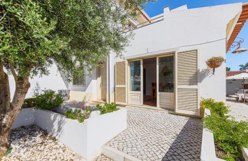 Fonte de Sesimbra Villa | Pet-Friendly Retreat at Casa do Pinhal Sesimbra - 4 Stars