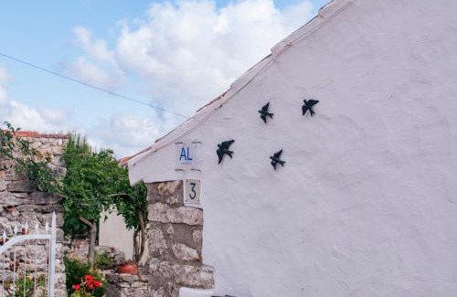 Casais dos Monizes House | Oceanfront Casa do Professor: Guest Rated 9.4/10