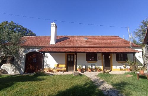 Porto de Mos House | Discover Casa do Largo: Pet-Friendly Getaway with Hot Tub
