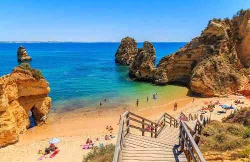 Silves Bed & Breakfast | Discover Casa dos Ninos: Oceanfront Family Retreat