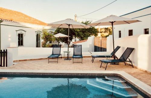 Sao Bartolomeu de Messines Villa | Relax at Casa Dona Antonia: Poolside Family Retreat