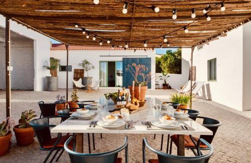 Sao Bartolomeu de Messines Villa | Relax at Casa Dona Antonia: Poolside Family Retreat