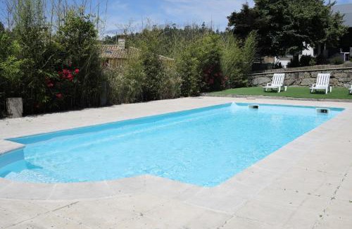 Sao Tiaguinho Bed & Breakfast | Discover Casa dos Remendos: Oceanfront Retreat with Pool