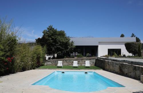 Sao Tiaguinho Bed & Breakfast | Discover Casa dos Remendos: Oceanfront Retreat with Pool