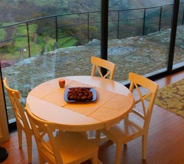 Arcos de Valdevez House | Family-Friendly Casa do Ramiscal - Eido do Pomar Awaits