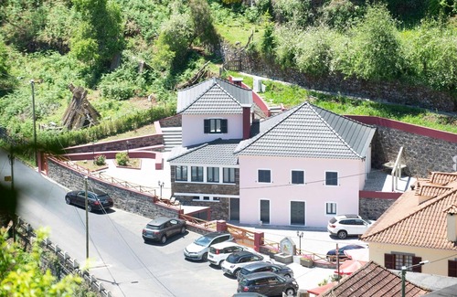 Sao Roque do Faial House | Discover Casa do Ribeiro Frio - Relax in Massaroco Room