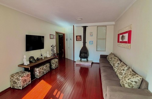 Sao Pelegrino House | Budget-Friendly Stay at Casa do Rogério Hostel