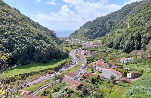 Faial Da Terra House | Family-Friendly Getaway at Casa do Sanguinho - Rated 10/10
