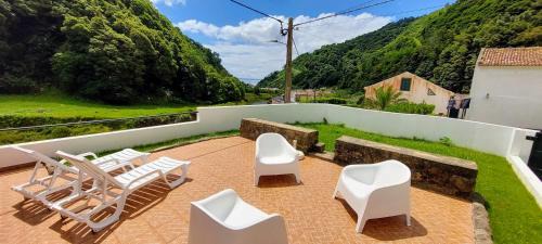 Faial Da Terra House | Family-Friendly Getaway at Casa do Sanguinho - Rated 10/10