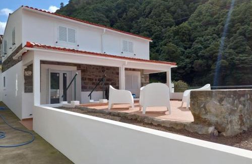 Faial Da Terra House | Family-Friendly Getaway at Casa do Sanguinho - Rated 10/10