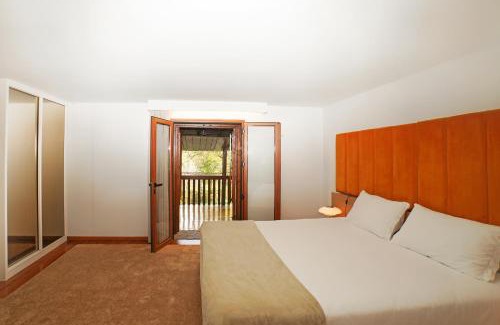 Amares Apartment | Discover Casa do Solar: Oceanfront Retreat with Pool