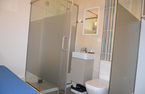 Leiria House | Discover Casa do Ti Luís: Family-Friendly with Kitchen Access