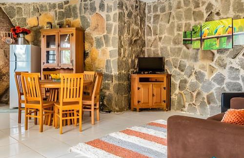 Veloso House | Discover Casa do Veloso: Family-Friendly & Pet Welcoming