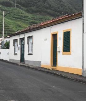 Faial Da Terra House | Discover Casa do Vermelho: Pet-Friendly Oceanfront Retreat