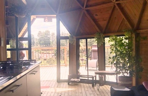 El Penol Cabin | Tranquil Casa Domo by the Lake with Inviting Spa Amenities