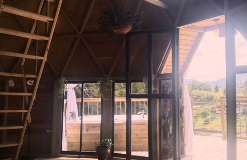 El Penol Cabin | Tranquil Casa Domo by the Lake with Inviting Spa Amenities