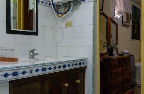 El Vedado House | Budget-Friendly Casa Don Vito with Spa and Breakfast