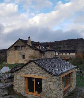 Lasaosa House | Pet-Friendly Casa Dorondón: 4-Star Retreat with High Ratings